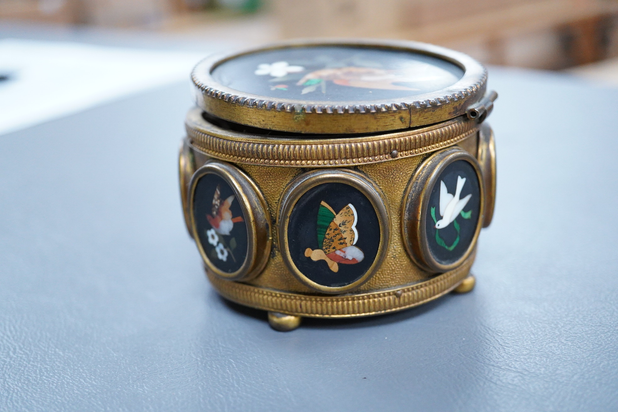 A Victorian pietra dura gilt metal circular box with hinged lid, 7.5cm in diameter